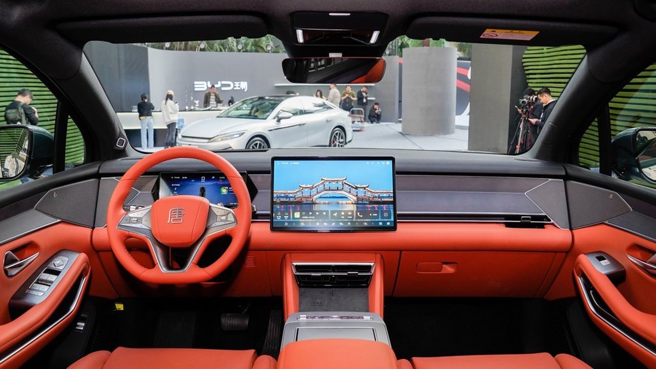Tang L interior