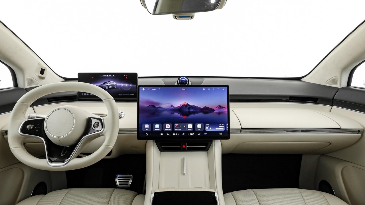 Luxeed R7 interior